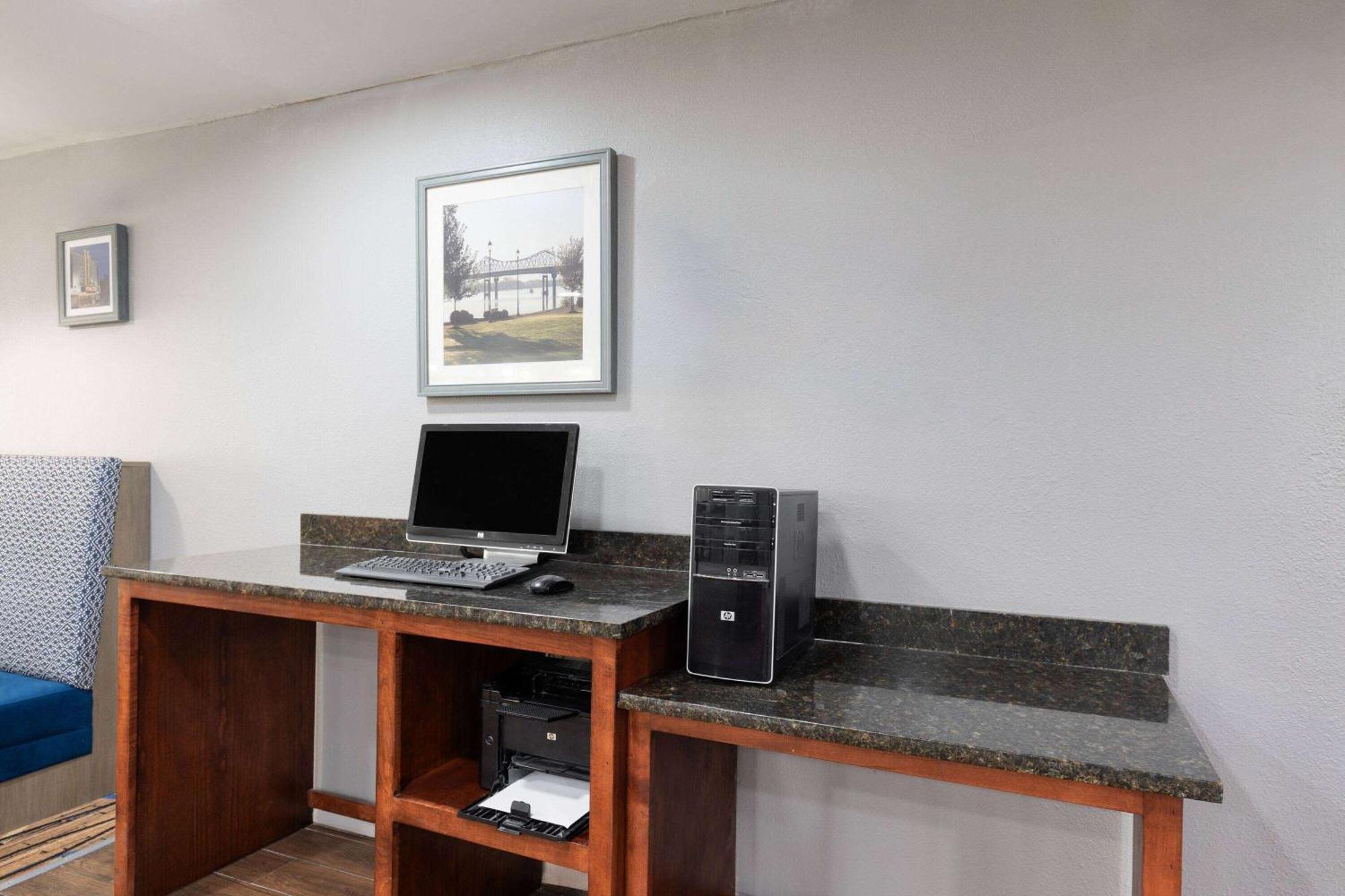 La Quinta Inn By Wyndham Decatur Alabama Exterior foto
