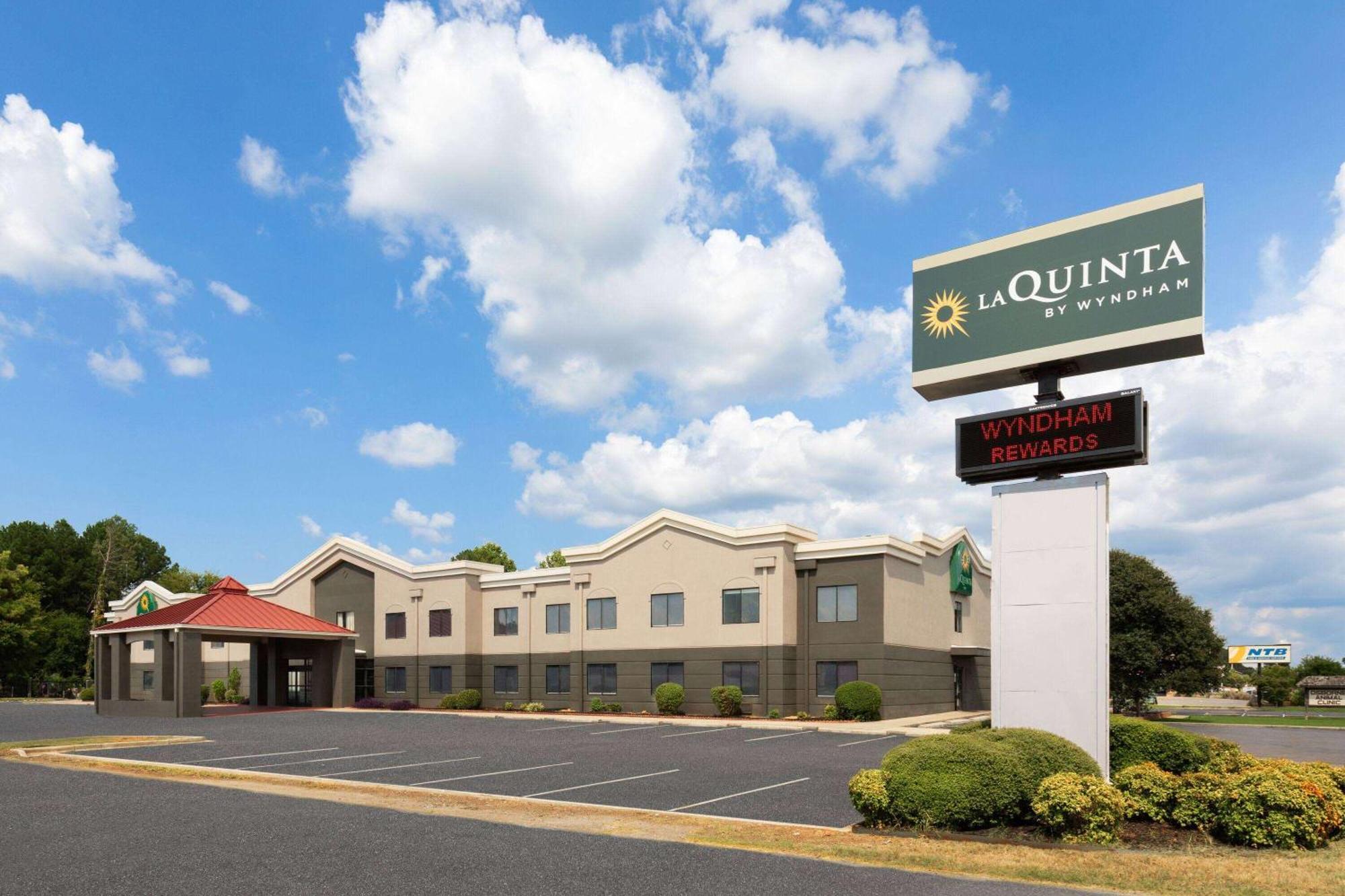 La Quinta Inn By Wyndham Decatur Alabama Exterior foto
